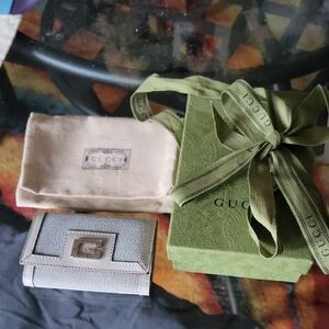 Gucci Silver  New Key Card Holder with Green Box Beautiful.new